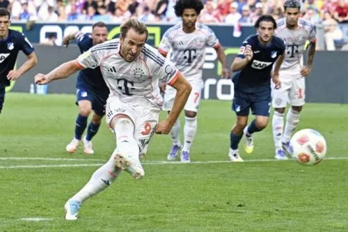 Kane lập cột mốc sút phạt đền, Bayern thắng dễ Hoffenheim