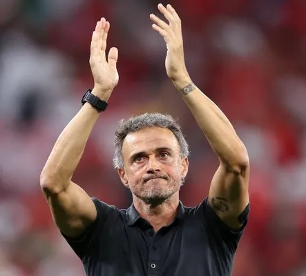 Enrique khẳng định PSG 'đá bay' vì có nhiều hơn 11 ngôi sao