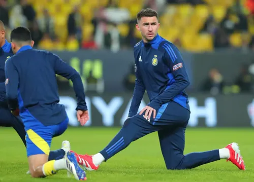 FIFA cấm cựu sao Man City thi đấu cho CLB mới