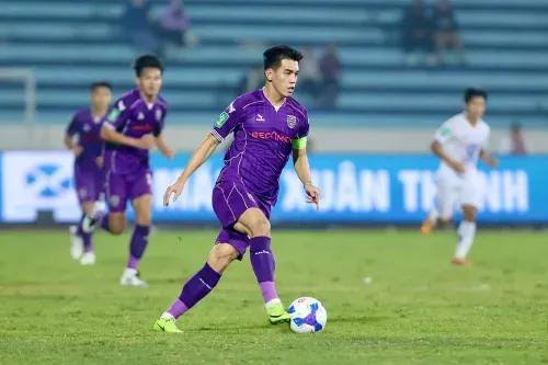 Nguyễn Tiến Linh mất danh hiệu Vua phá lưới V-League