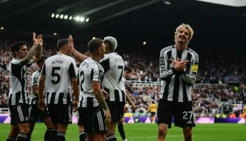 Tân binh đắt nhất lịch sử Newcastle ghi bàn ngay trận ra mắt