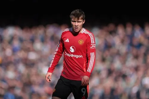 Rasmus Hojlund của Man Utd vẫn chưa đồng ý chuyển đến Milan