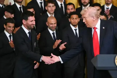 Từ chối Biden và xuất hiện cùng Trump: Messi và màn xuất hiện lịch sử ở Nhà Trắng