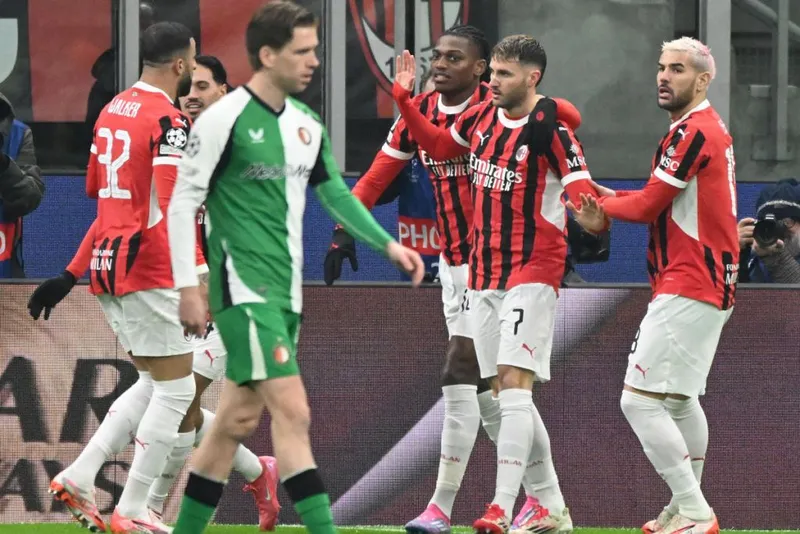 Video bàn thắng AC Milan 1-1 Feyenoord: Thẻ đỏ oan nghiệt