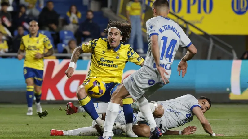 Video bàn thắng UD Las Palmas 2 - 2 Deportivo Alaves: Phút cuối nghẹt thở