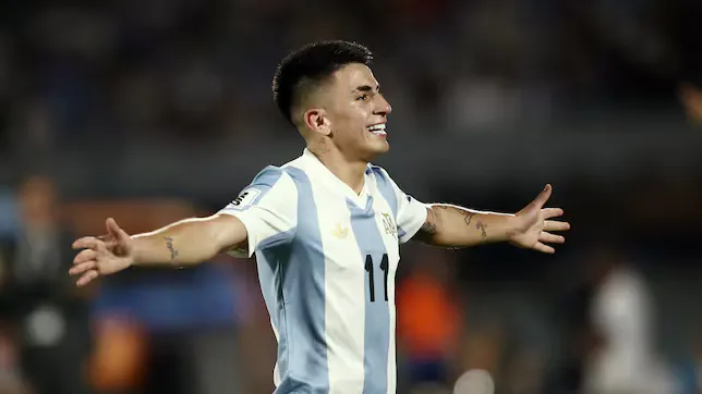 Siêu phẩm cứa lòng của Almada giúp Argentina đánh bại Uruquay 